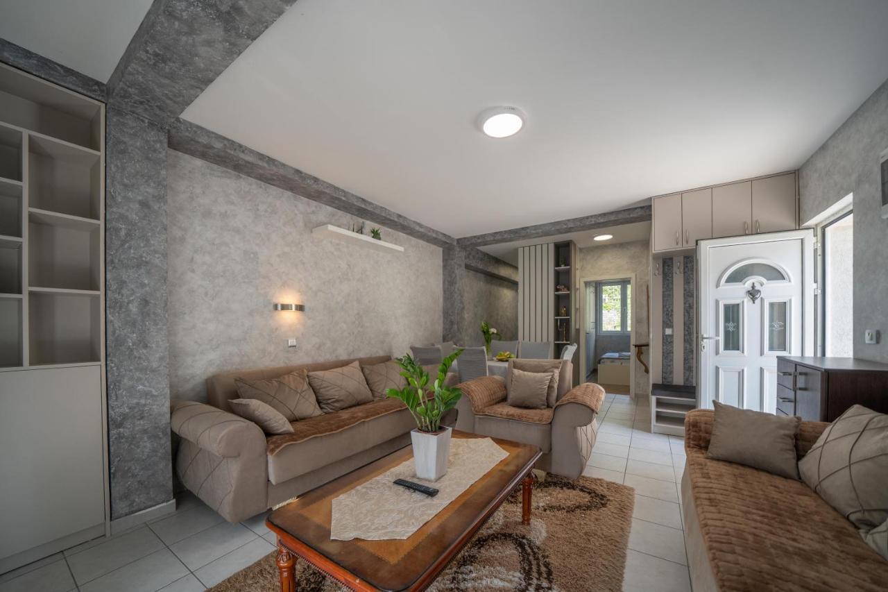 Apartman Anja Risan Exterior foto